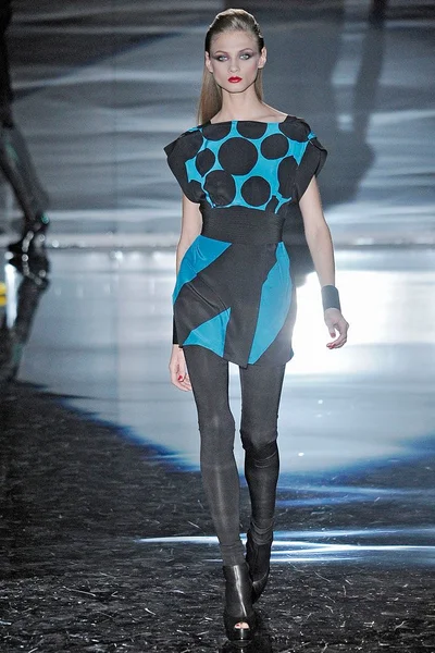 Look 7